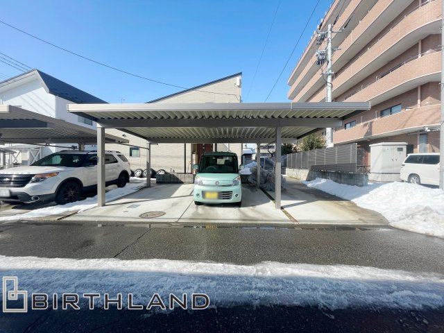 日新町　中古戸建て　オーナーチェンジの駐車場