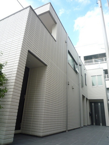 ホワイトコートの外観|★駅または現地での待合わせも可能です★旭化成ヘーベルメゾン★