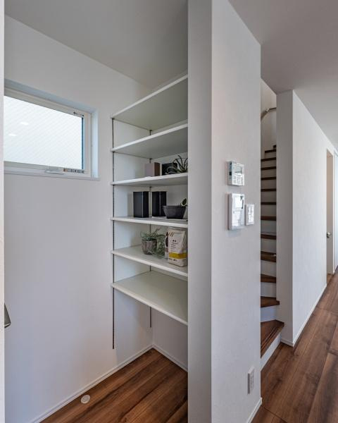 上野丘Ｗ　新築の収納|奥行があり、来客用の座布団やお子様のお昼寝布団やおもちゃなど、多目的に利用しやすい収納です。