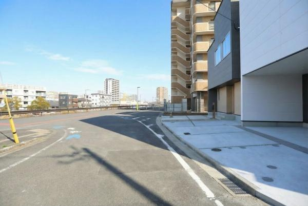 上野丘Ｗ　新築の前面道路含む現地写真|前面道路含む現地