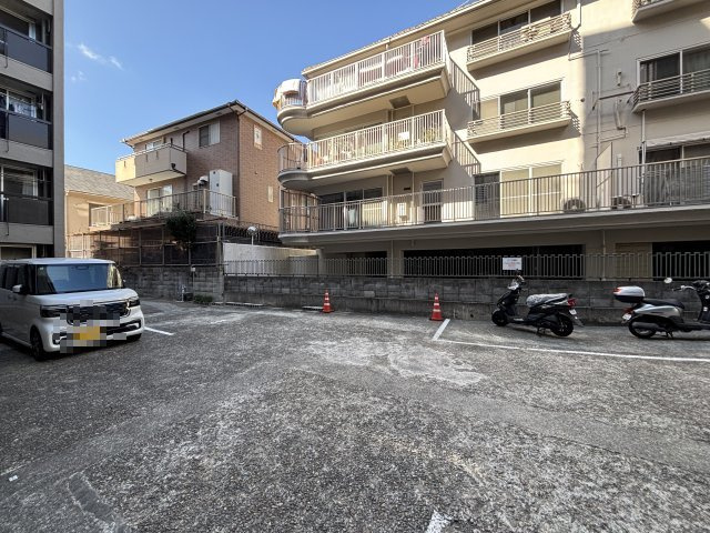 六甲コーポラスの駐車場