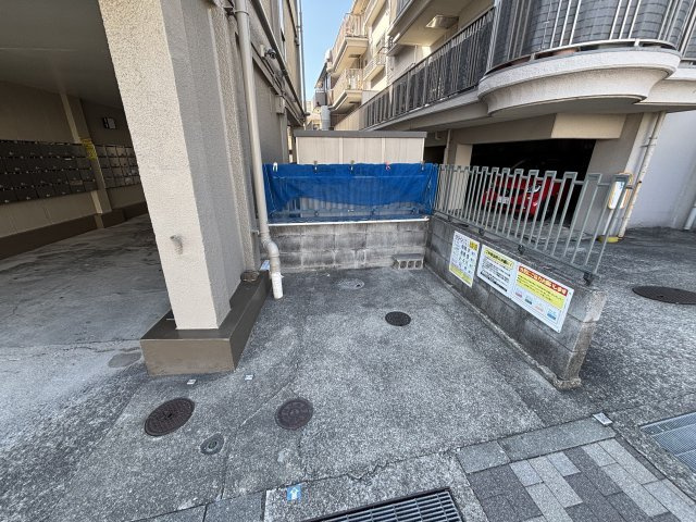 六甲コーポラスの駐車場