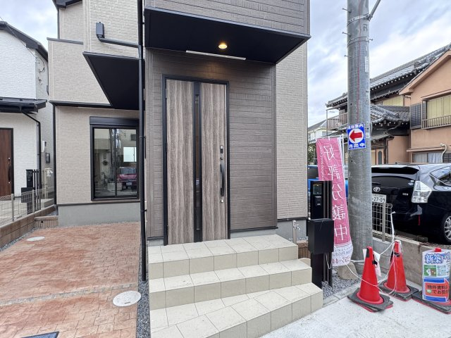 市川市香取１丁目新築戸建【南行徳小学校：6分】のエントランス|エントランス・玄関ポーチ