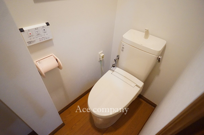 【トイレ】 | 東大阪市若江本町3丁目 | トイレは1階と2階の各階に完備♪こちらは1階のシャワートイレです♪