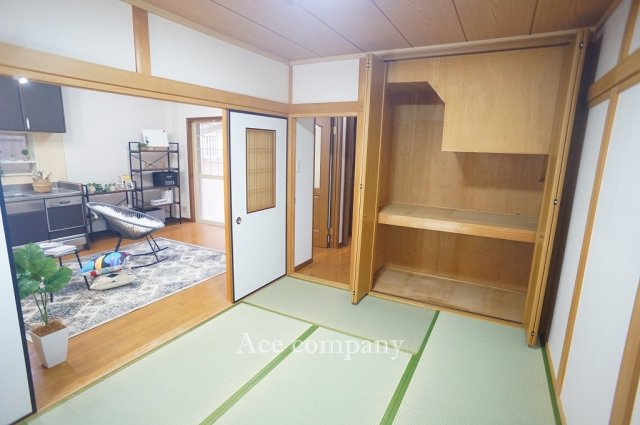 【内装】 | 東大阪市若江本町3丁目 | 【1階：和室6帖】便利な2WAYドア♪押入れ完備です♪
