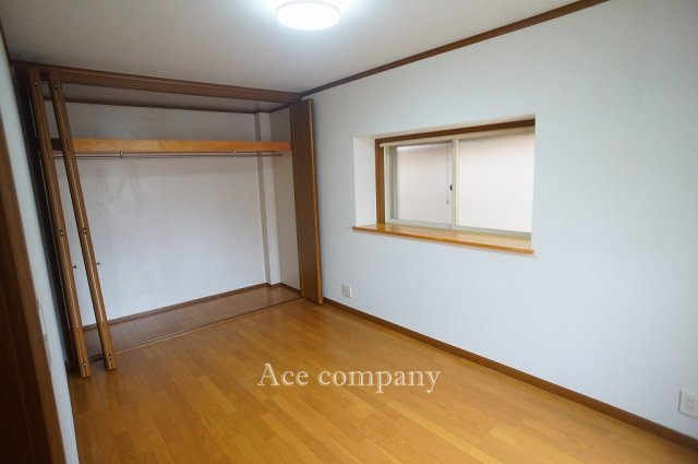 【寝室】 | 東大阪市若江本町3丁目 | 【2階：洋室7帖】大容量のクローゼット完備です！