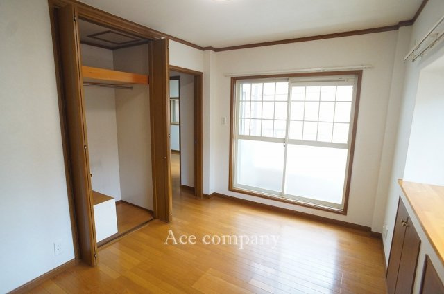 【子供部屋】 | 東大阪市若江本町3丁目 | 【2階：西側洋室6帖】クローゼット完備です♪