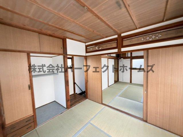 招提平野町戸建　賃貸の和室|明るい和室です