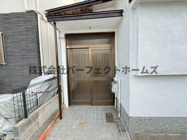招提平野町戸建　賃貸のエントランス|清潔なエントランスです