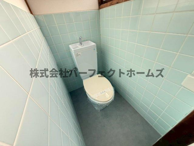 招提平野町戸建　賃貸のトイレ|コンパクトで使いやすいトイレです