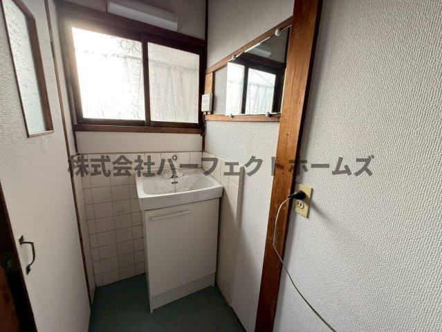 招提平野町戸建　賃貸の独立洗面台|洗面化粧台です