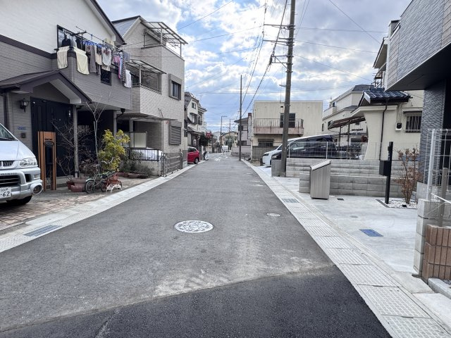 市川市香取１丁目新築戸建【南行徳小学校：6分】の前面道路含む現地写真|東側前面道路・幅員約5.4ｍ