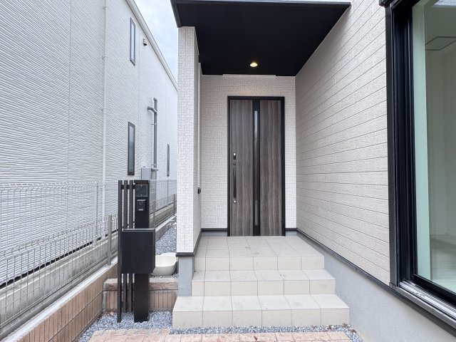 市川市香取１丁目新築戸建【南行徳小学校：6分】のエントランス|エントランス・玄関ポーチ