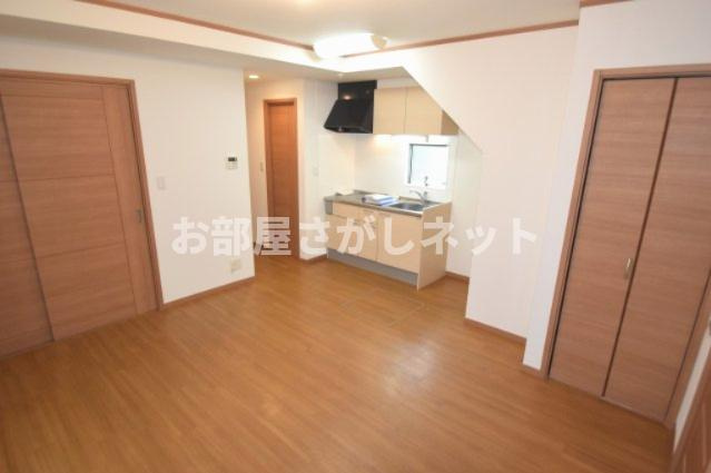 シャルムＫ【おとり物件なし】#学生・社会人にオススメ！初期費用分割払いOK！の居間・リビング|リビングにも収納あります
前回募集時の写真です