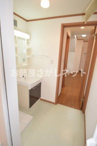 シャルムＫ【おとり物件なし】#学生・社会人にオススメ！初期費用分割払いOK！の洗面所|洗面所も窓があるので、外の光が入って明るいです。
前回募集時の写真です