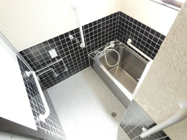 新富士町２－５－１１貸家の浴室