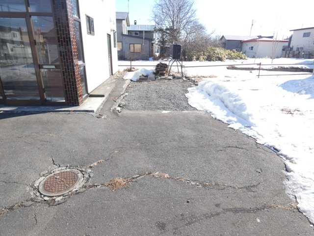 新富士町２－５－１１貸家の駐車場