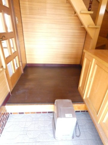 新富士町２－５－１１貸家の玄関