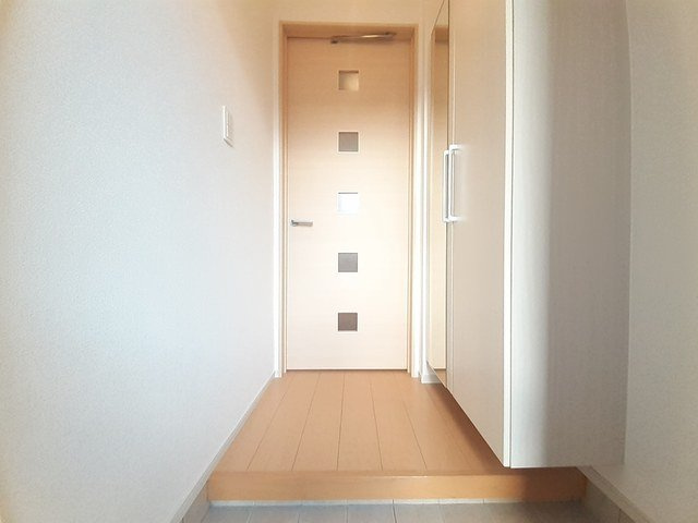 カーサ・プラシードＢの玄関