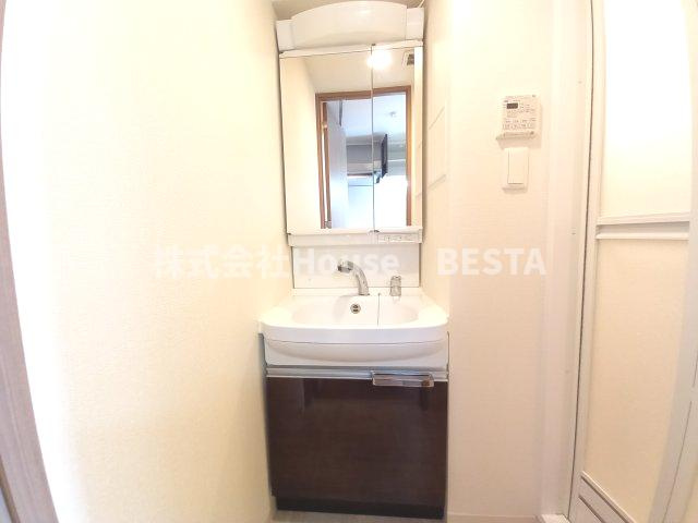 LEGESTA神戸ガーデンパレスの独立洗面台