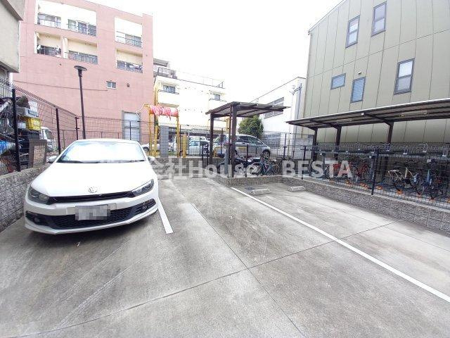 LEGESTA神戸ガーデンパレスの駐車場