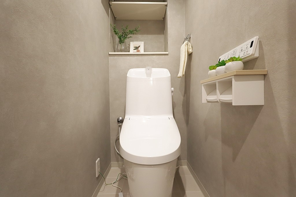 ユアサハイム新高のトイレ|温水洗浄便座付きで快適にご利用いただけます。