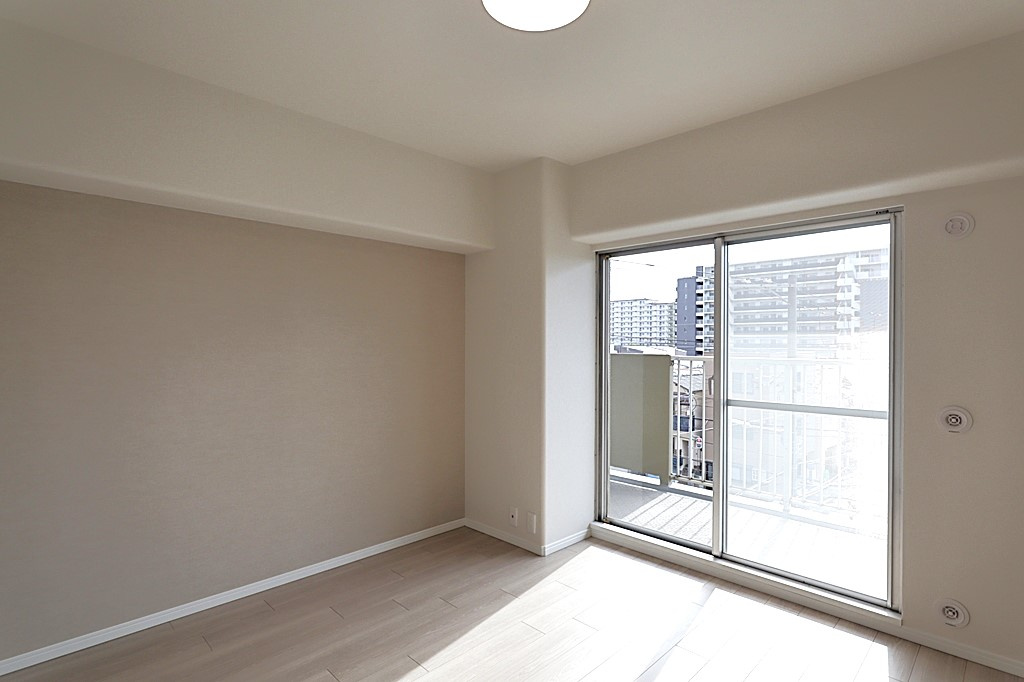 ユアサハイム新高の洋室|全洋室クローゼット付きで収納量が抜群です◎