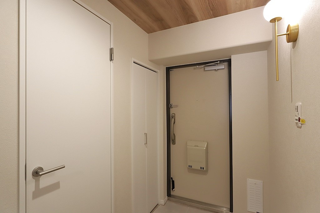 ユアサハイム新高の玄関|シューズボックスつきなので、十分な量の靴を収納していただけます◎