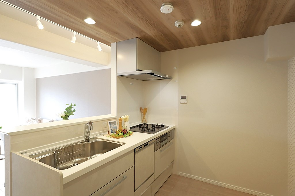 ユアサハイム新高のキッチン|収納量が豊富なシステムキッチン。 システムキッチン新調済み◎