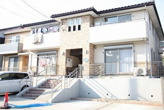 ユリ・コート亀の井