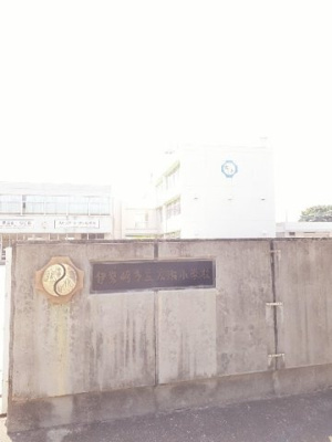 【周辺】 | エアリー　ブルーム　Ｂ | 伊勢崎市立広瀬小学校まで550m