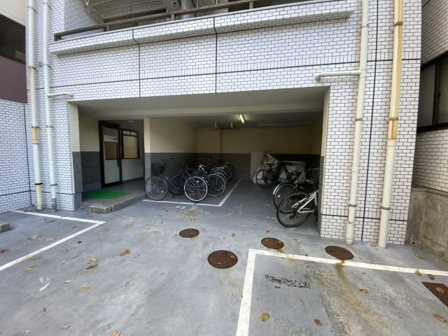 サンライズ五観橋の駐車場