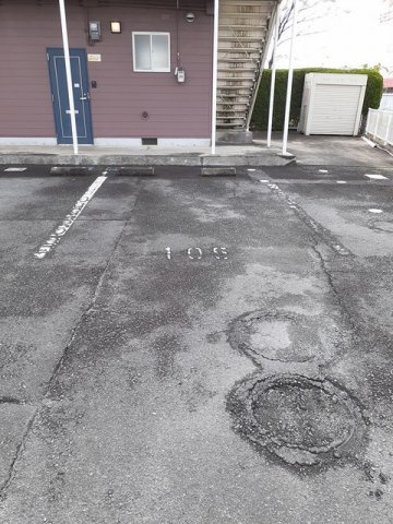 ニューシティー大坪の駐車場