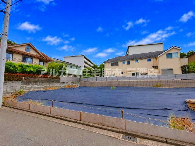  武蔵野市吉祥寺北町２丁目 中央線 吉祥寺駅 売地の外観|前面道路から見た敷地の様子。平坦でスッキリとした土地形状になっており、間取りのプランニングがしやすい区画です。