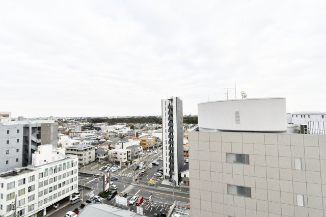 ライオンズプラザ大宮の展望|高層階ならではの開けた眺望。遠くまで街並みを見渡せ、空の広がりも感じられます。天気の良い日は見晴らしが良く、気分転換にも。周辺の建物との距離も感じられ、空を見上げる時間が増えそうです。