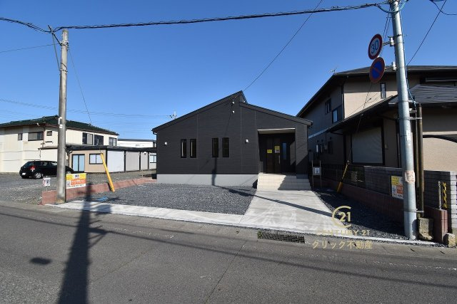 リーブルガーデン  ひたちなか八幡町　2期　限定1棟！の駐車場|並列駐車可能なカースペースを確保。毎日のお車の出し入れがストレスなく行えます！
内覧可能です。ご予約はHPから、またお電話でも、お気軽にどうぞ。