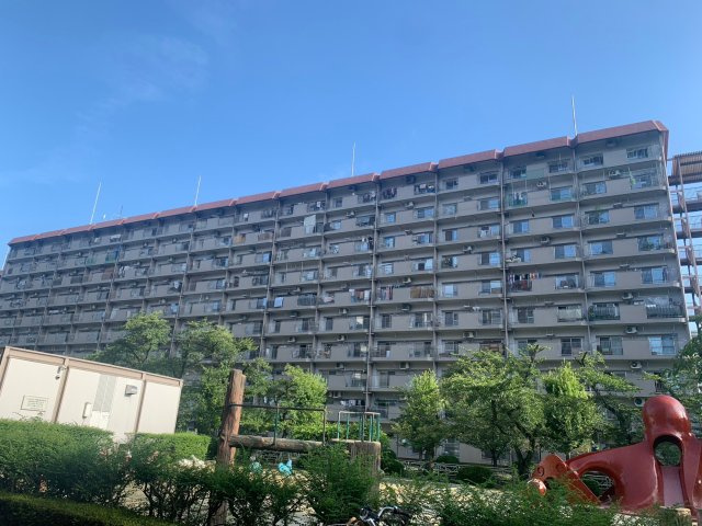 山科団地Ｂ棟の外観