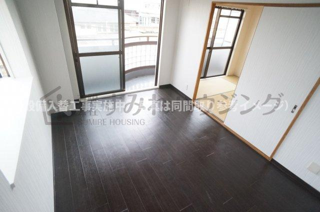 リヒテール中山の洋室