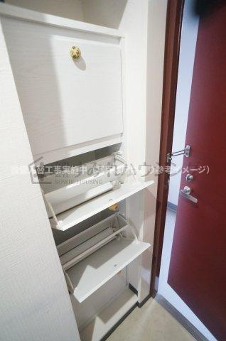 リヒテール中山の玄関