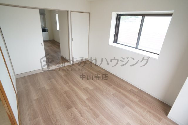 リヒテール中山の洋室