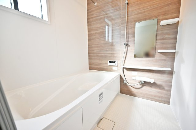 テラシエ西昆陽1丁目新築一戸建て│4LDK+駐車1台可の浴室|足を伸ばしてゆっくりできるバスルームは一日の疲れを癒してくれるリラクゼーション空間ですね。