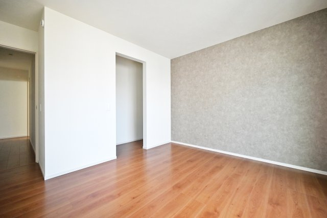 テラシエ西昆陽1丁目新築一戸建て│4LDK+駐車1台可の洋室|主寝室にはウォークインクローゼットも完備。普段使わないものから衣類までスッポリ収納できます。