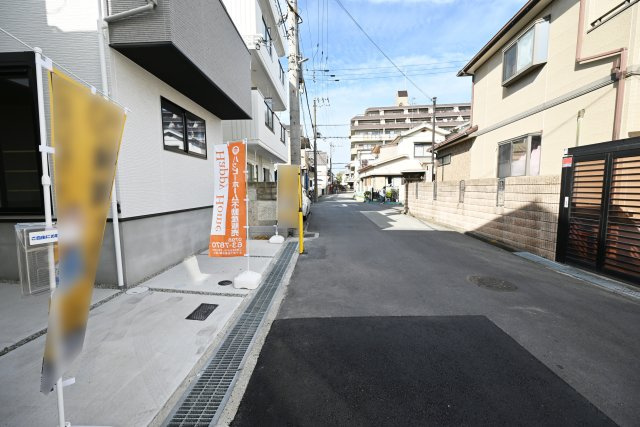 テラシエ西昆陽1丁目新築一戸建て│4LDK+駐車1台可の前面道路含む現地写真|前面道路幅員：5.8ｍ