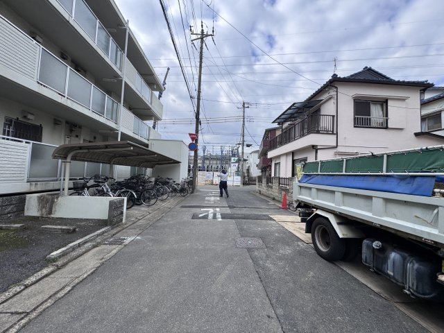 市川市入船新築戸建の前面道路含む現地写真|南東側前面道路・幅員約6ｍ