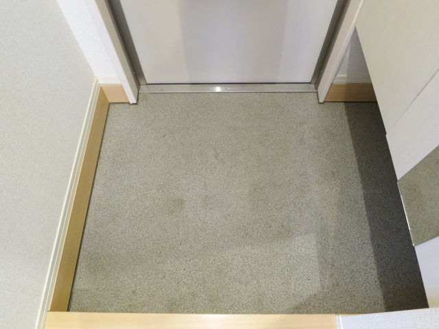 グランドゥールの玄関|姿見付きの玄関スペースです。