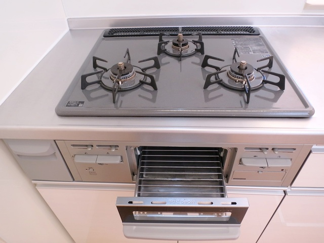 グランドゥールの設備|三口ｶﾞｽｺﾝﾛ・グリル付きなので初期費用が抑えられます。