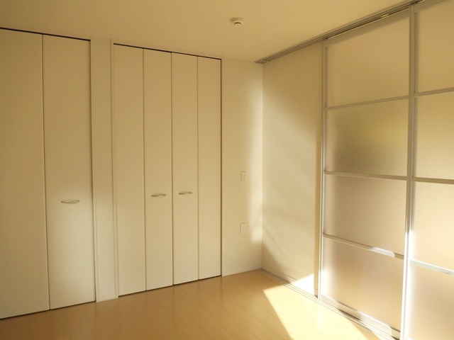 グランドゥールの居間・リビング|静かに過ごせる居室です♪