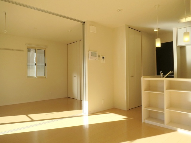 グランドゥールの居間・リビング|陽当りも良く快適に過ごせる居室ですね♪