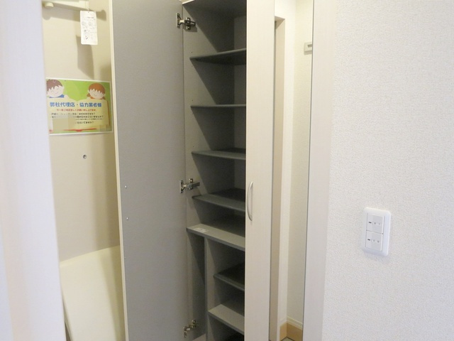 グランドゥールの玄関|傘も収納できるシューズボックスです。