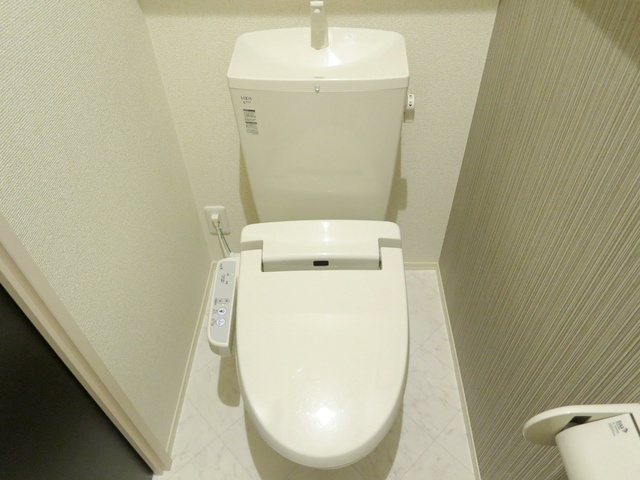 グランドゥールのトイレ|温水洗浄便座完備のトイレです。